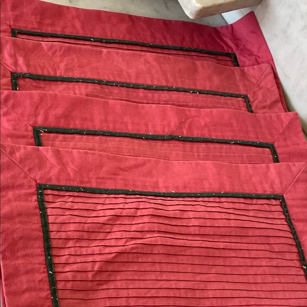 VINTAGE Red and Green Table Placemats (4)